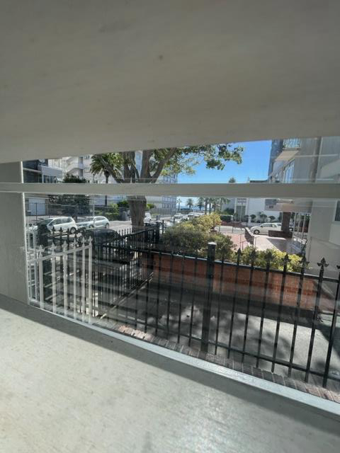 To Let 1 Bedroom Property for Rent in Sea Point Western Cape